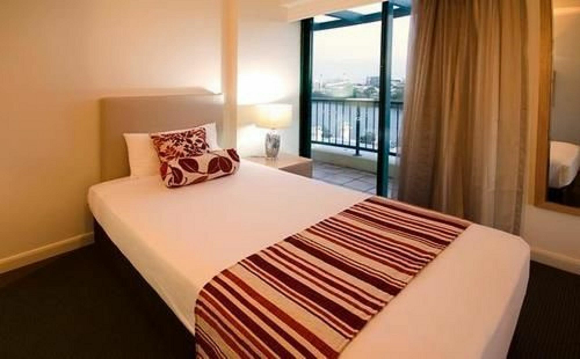 Central Cosmo Apartment Hotel Брісбен Екстер'єр фото